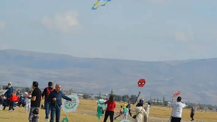 Kayseri'de gökyüzü rengarenk oldu
