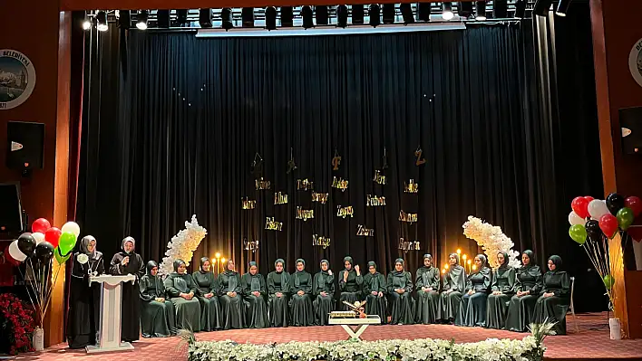 Kayseri'de hafizeler taçlandı