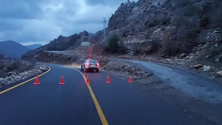 Kayseri'de heyelan, yol ulaşıma kapandı!