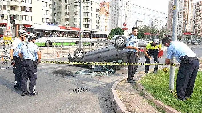 Aşık Veysel Bulvarı'nda feci kaza ölü ve yaralılar var