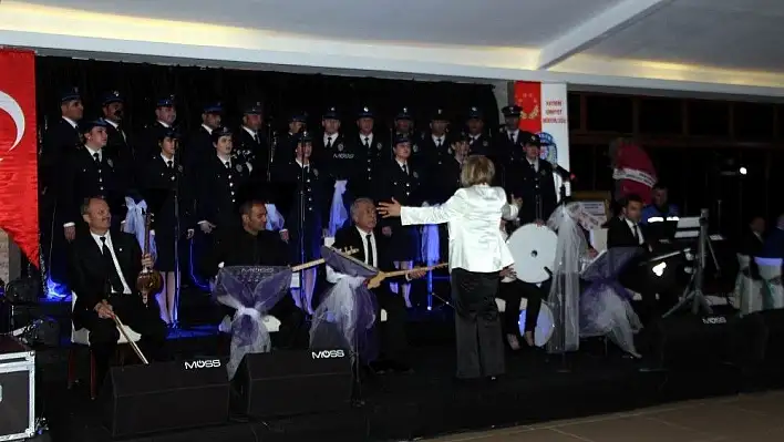 Kayseri'de ilk defa polis korosu konser verdi