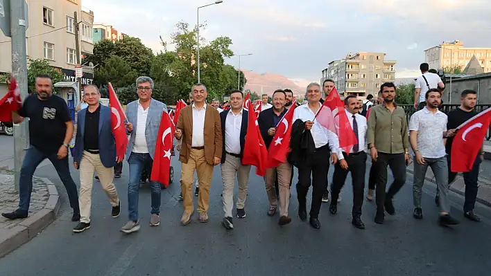 Kayseri'de iş dünyası demokrasi nöbetinde