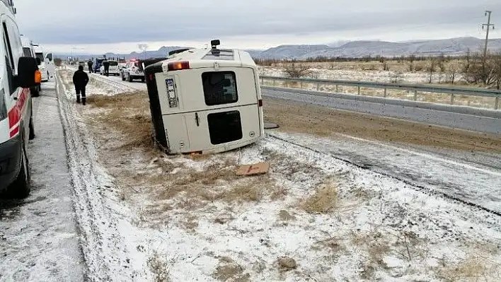 Kayseri'de işçi servisi devrildi: 10 yaralı...