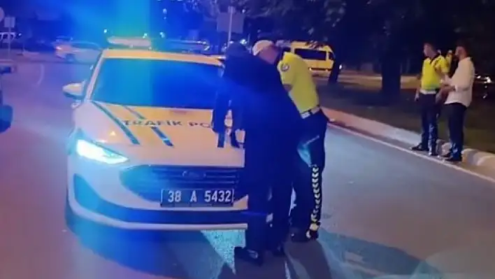 Kayseri'de kaçmak için her yolu denediler: Plakaları söktüler, brandayla sakladılar!