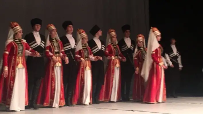 Kayseri'de Kafkas Halk Dansları Topluluğu Rüzgarı Esti
