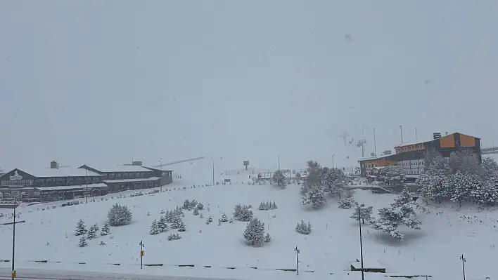 Kayseri'de kar kalınlığı 80 santime ulaştı