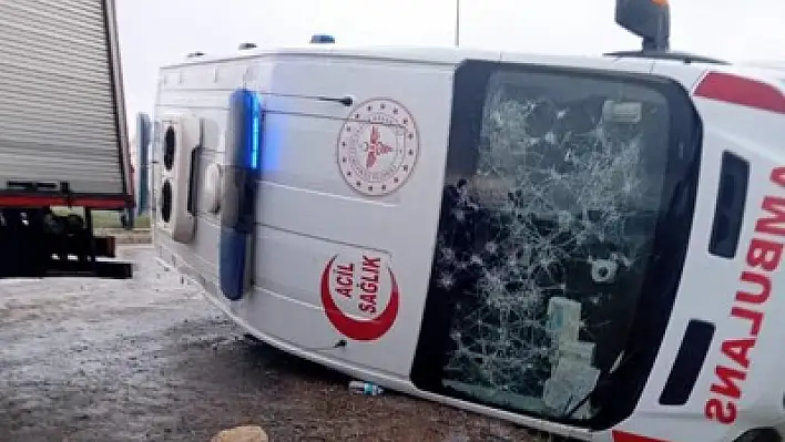 Kayseri'de kazaya giden ambulans kaza yaptı! Yaralılar var