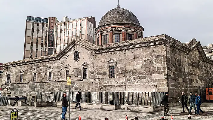 Kayseri'deki kilisenin üzerindeki işaretler merak konusu oldu!