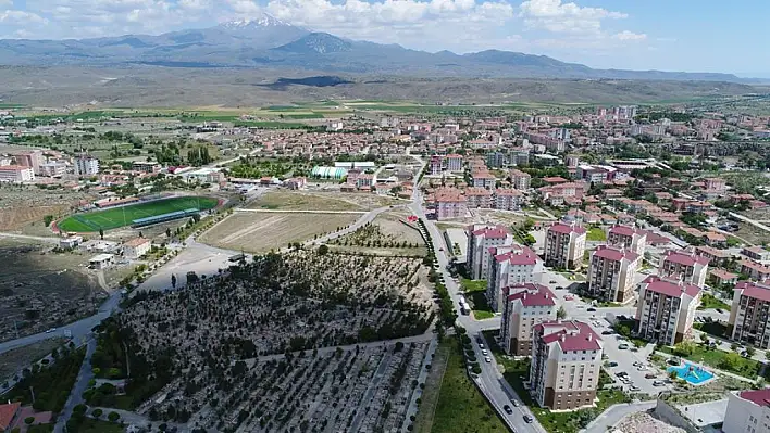 Kayseri'de kırsala hizmet sürüyor! Kapalı oyun alanı yapılacak