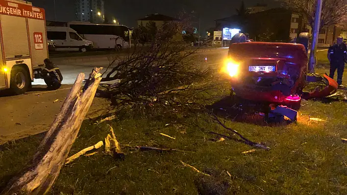 Kayseri'de kontrolden çıkan araç takla attı: 2 kişi...