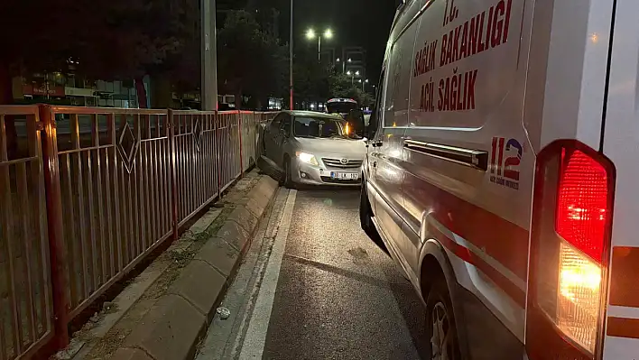 Kayseri'de korku dolu anlar: Tekerleği kopan araba 2 kişiyi...