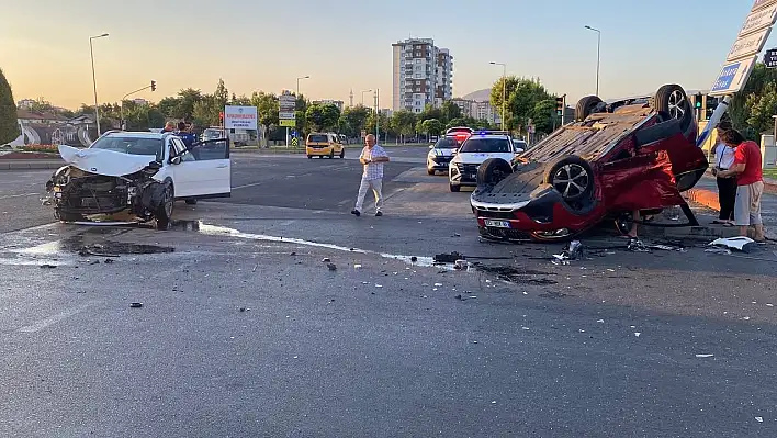Kayseri'de korkutan kaza! Bir araç takla attı, diğeri hurdaya döndü