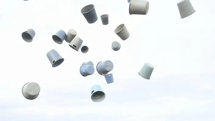 Kayseri'de kovalar havada uçuştu! O kovaları kim, neden attı?