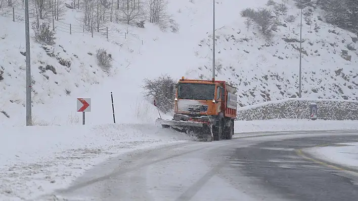 Kayseri'de 17 mahalle yolu ulaşıma kapandı!