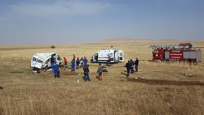 Kayseri'de minibüs devrildi: ölü ve yaralılar var
