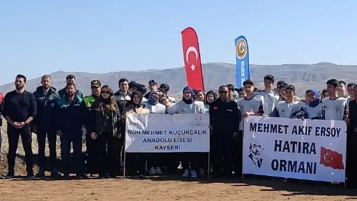 Kayseri'de öğrenciler fidan dikti