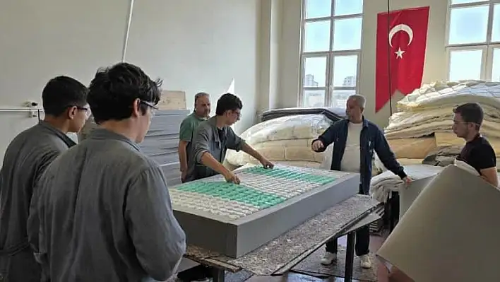 Kayseri'de öğrencilerden büyük başarı! Günlük bakın kaç tane üretiliyor?