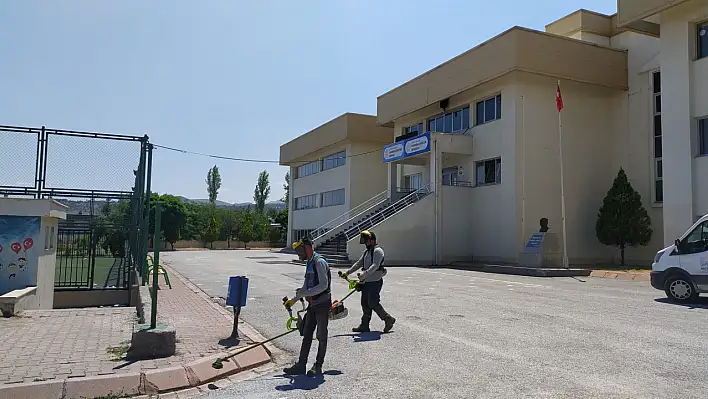 Kayseri'de öğretim yılı öncesi temizlik başladı! Okullarda hummalı çalışma