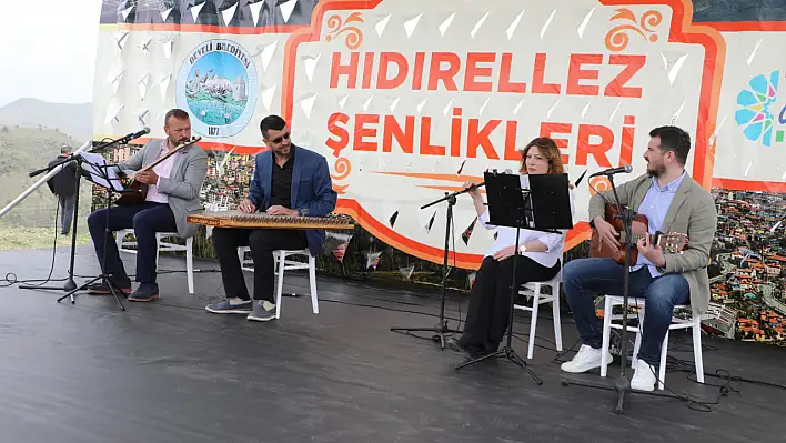 Kayseri'de Öğretmenler koro kurdu! Bakın nerede sahne aldılar?