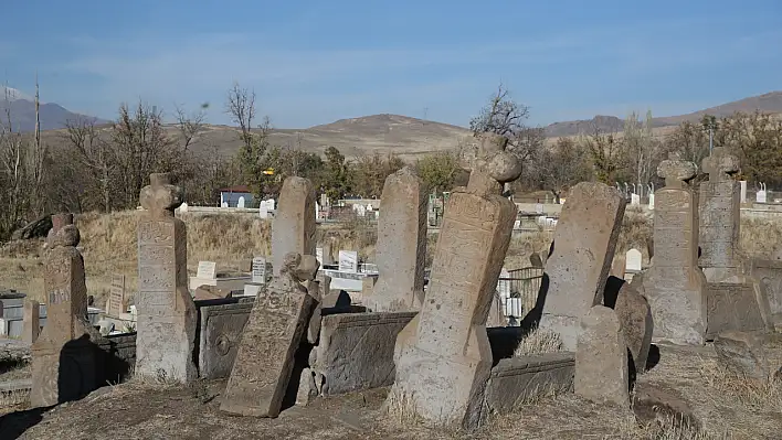 Kayseri'de Oğuz boylarına ait mezar taşları gün yüzüne çıkarıldı