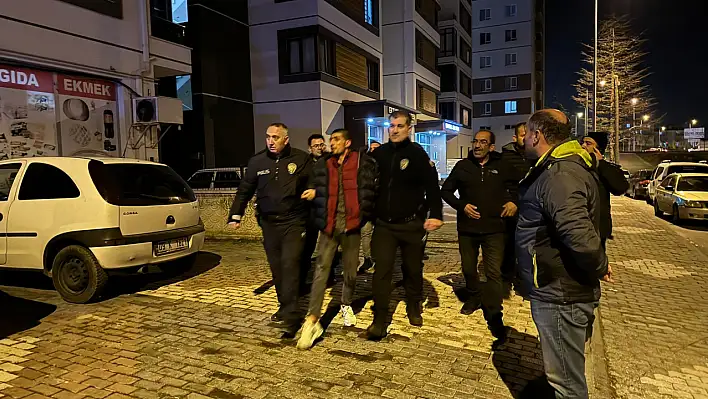 Kayseri'de oldu! Önce evi yaktı sonra para istedi...