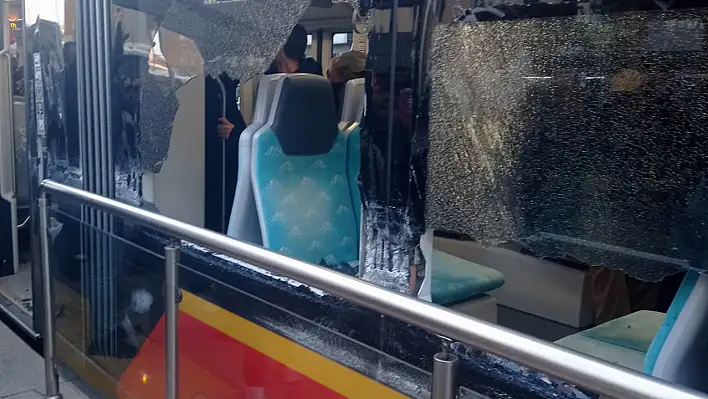 Kayseri'de Otobüs ile tramvay çarpıştı!
