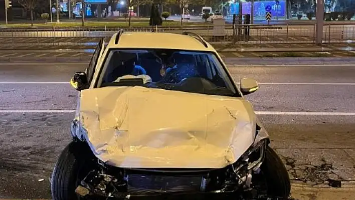 Kayseri'de otomobil hurdaya döndü: 1'i ağır 3 yaralı