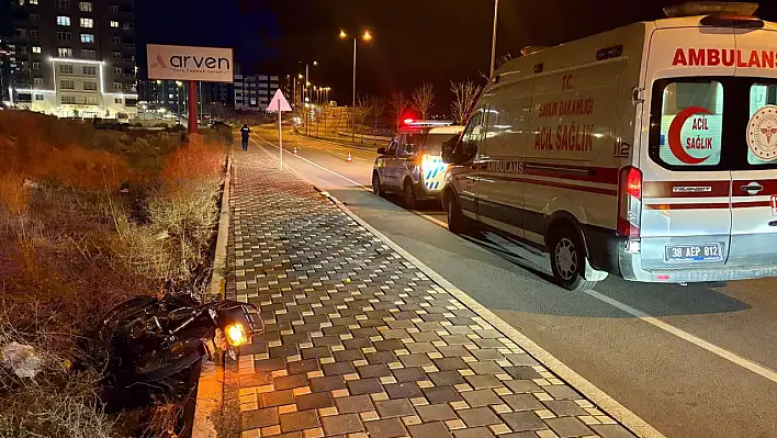 Kayseri'de polisten kaçan motosiklet sürücüsü kaza yaptı!