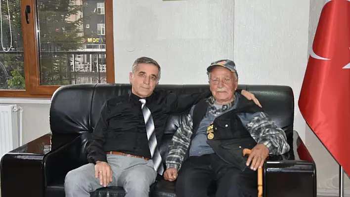 Kayseri'de sadece 3 kişi kaldılar! O isimlerden birinden Başkan'a anlamlı ziyaret