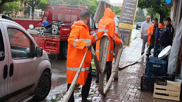 Kayseri'de evleri ve dükkanları su bastı