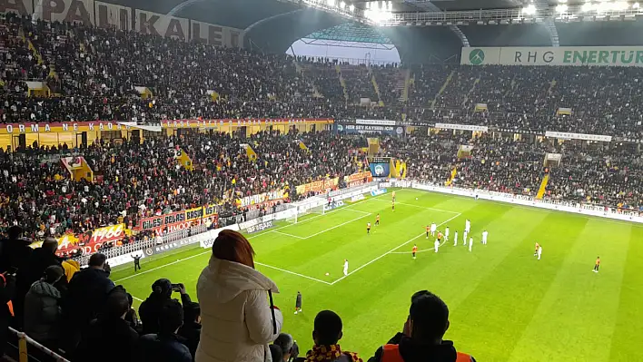 Kayseri'de sahaya giren taraftar nedeniyle maç durdu