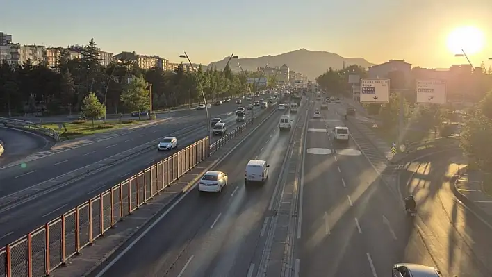 Kayseri'de sayıları arttıkça trafik tıkanıyor! Yarım milyonu aştı