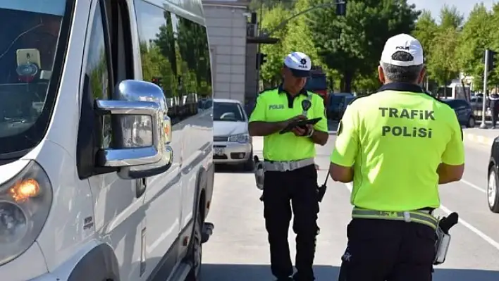 Kayseri'de trafik denetimlerinde sürücülere ceza yağdı!