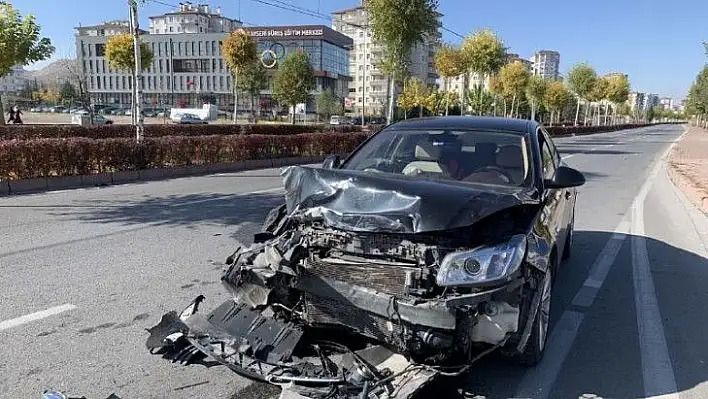 Kayseri'de trafik kazası! Yaralılar var..