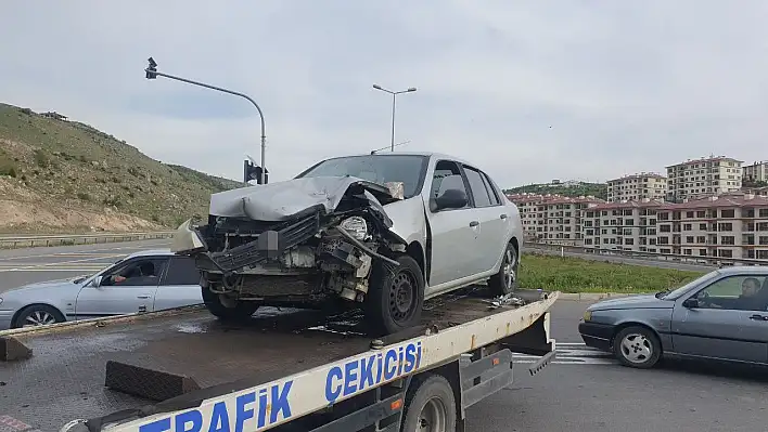 Korkutan kaza! Bu otomobilden 10 kişi çıktı