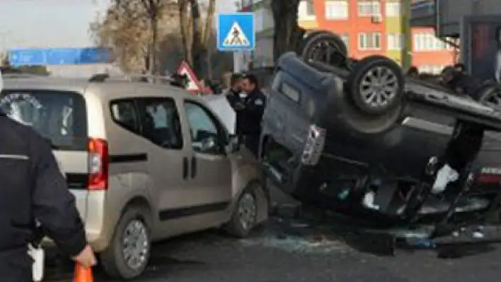 Kayseri'de Trafik Kazası: 2 Yaralı