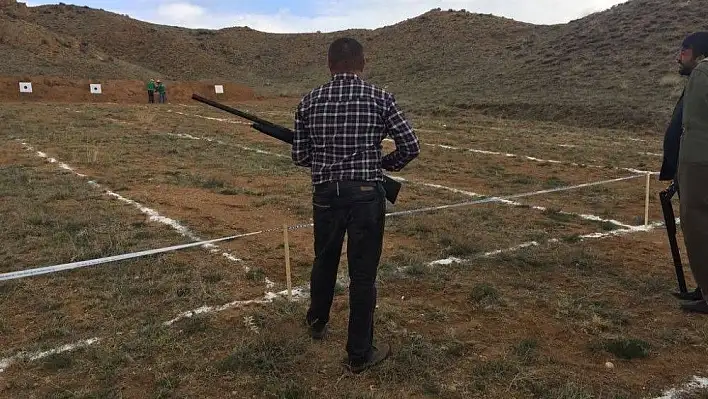 Kayseri'de tüfek ödüllü trap yarışması