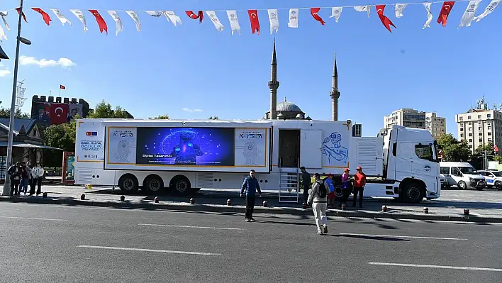 Kayseri'de yarı maraton sonunda tanıtıldı! Başkan Büyükkılıç'tan dijital gençlik atağı