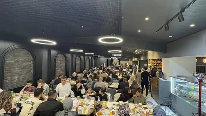 Kayseri'de yaşayan Sivaslılar şehit ve gazi ailelerine iftar verdi