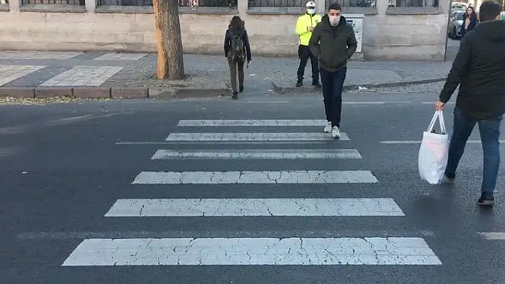 Kayseri'de yaya geçiş önceliğine uymayan 41 araca cezai işlem uygulandı