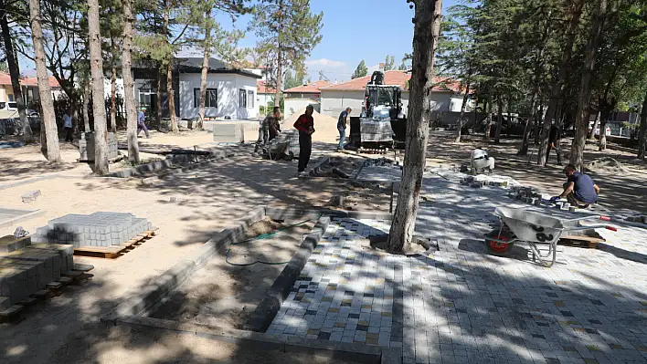 Kayseri'de yenilenen parkın içindeki kafe kiraya verilecek!
