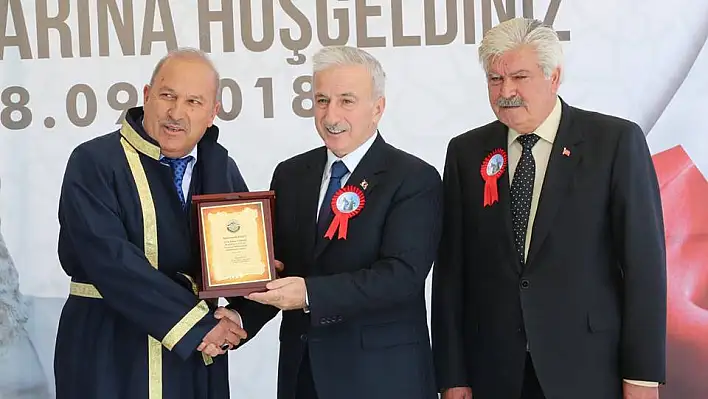 Kayseri'de yılın Ahisi 54 yıllık terzi oldu