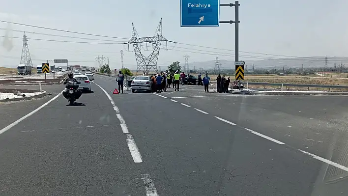 Kayseri'de iki otomobil çarpıştı: 7 kişi...