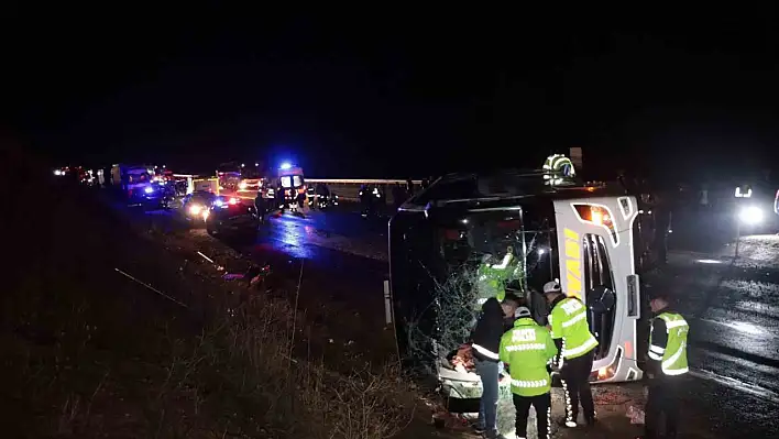 Kayseri'de korkunç kaza: 8'i ağır 38 yaralı!