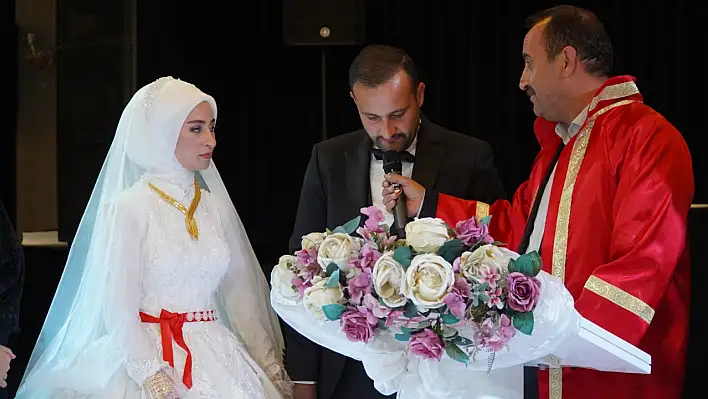 Kayseri'de yüzlerce çift nikah masasına oturdu