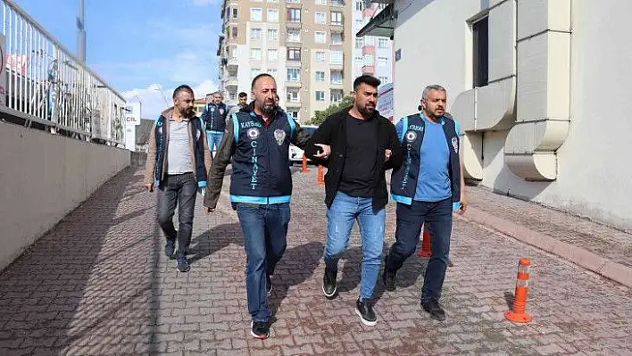 'Faul' cinayetinde ağabey ve kardeşi adliyede