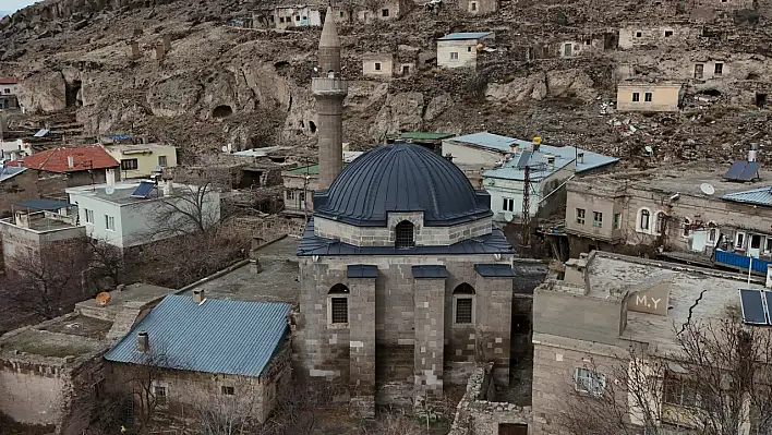 Kayseri'deki 5 asırlık cami zamana meydan okuyor