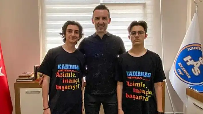 Kayseri'deki ortaokul çifte Türkiye birinciliğiyle zirvede