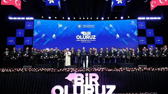 Kayseri'den gitti Cumhurbaşkanının elinden plaket aldı