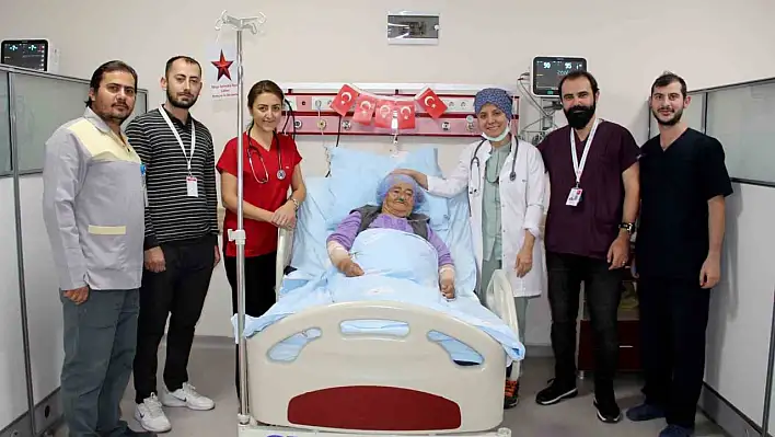 Bu teyze Cumhuriyet ile yaşıt...